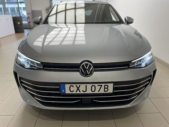 Volkswagen Passat 3 of 22