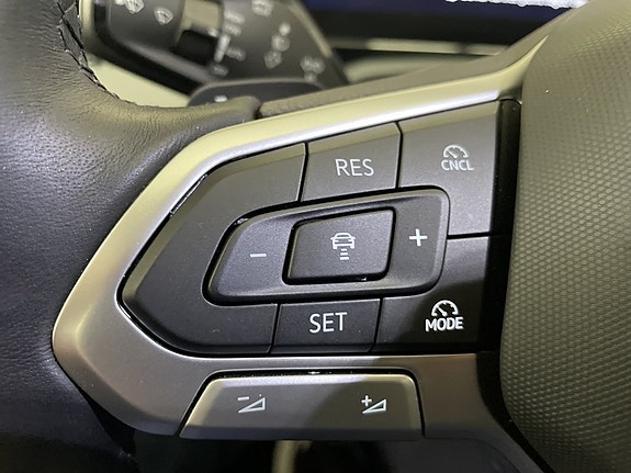 Volkswagen Passat 16 of 22