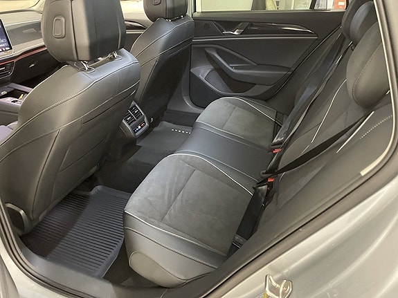 Volkswagen Passat 14 of 22
