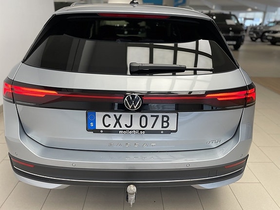 Volkswagen Passat 8 of 22