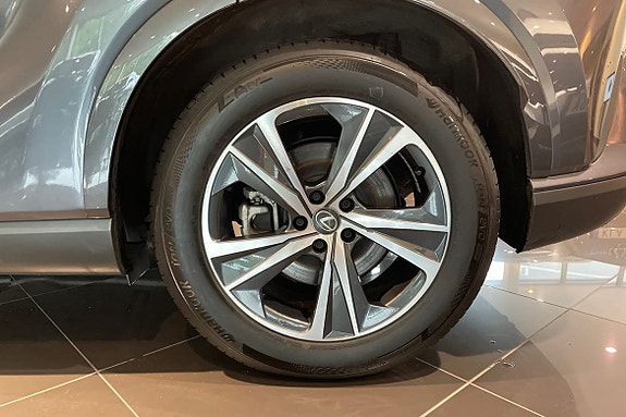 Lexus RX350h 15 of 26