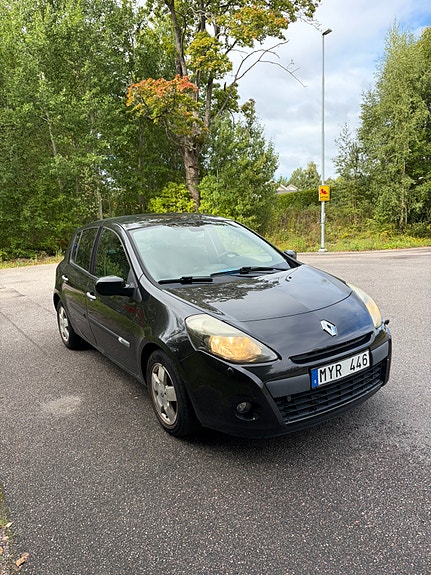 Renault Clio 2 of 7