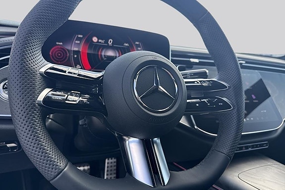 Mercedes-Benz E300 e 15 of 17