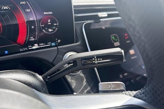 Mercedes-Benz E300 e 12 of 17