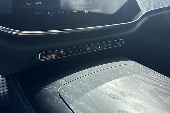 Mercedes-Benz E300 e 13 of 17