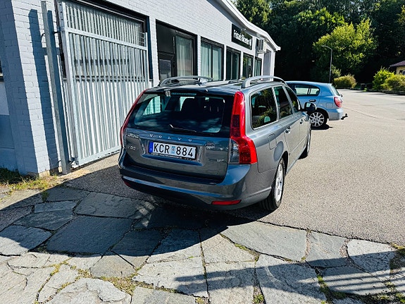 Volvo V50 3 of 23