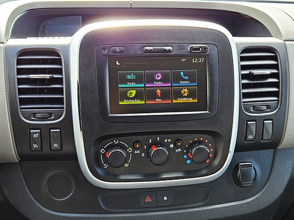 Nissan NV300 11 of 16