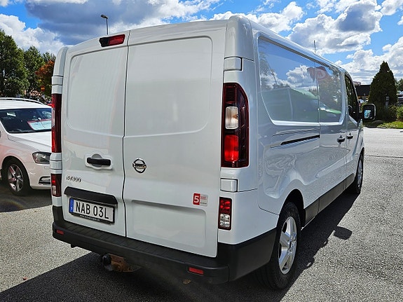 Nissan NV300 5 of 16