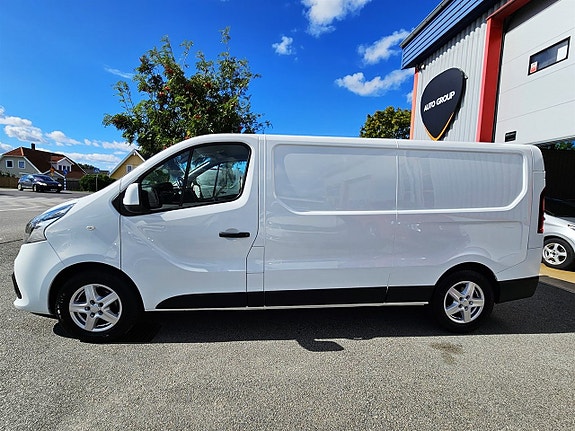 Nissan NV300 4 of 16