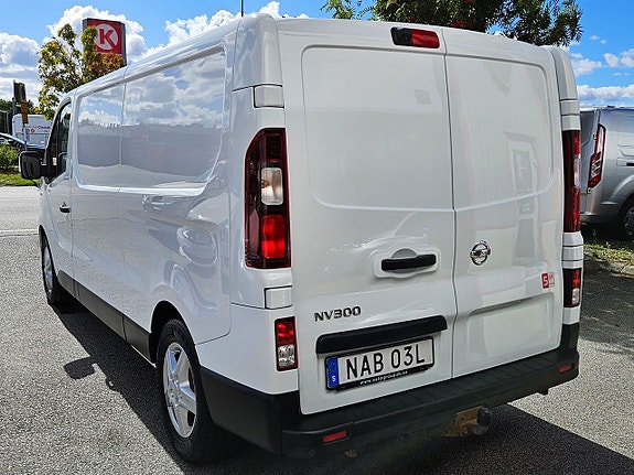 Nissan NV300 7 of 16