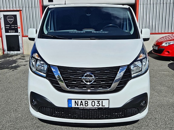 Nissan NV300 2 of 16