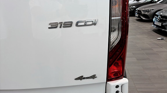 Mercedes-Benz Sprinter 319 12 of 12