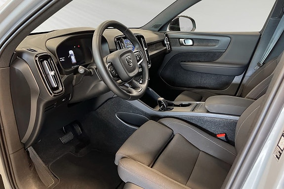 Volvo EX40 7 of 22