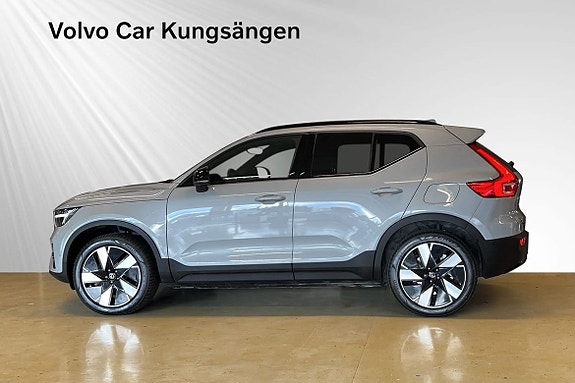Volvo EX40 3 of 22