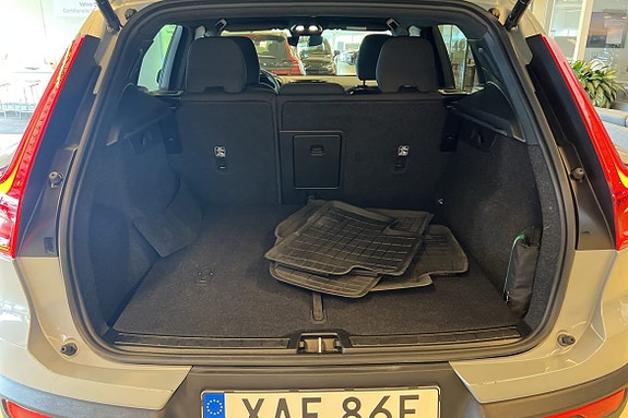 Volvo EX40 14 of 22