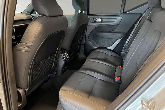 Volvo EX40 8 of 22