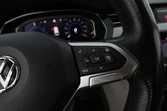 Volkswagen Passat 19 of 30