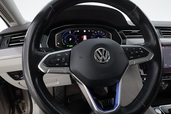 Volkswagen Passat 17 of 30