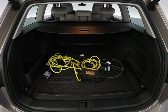 Volkswagen Passat 8 of 30