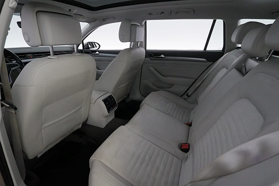Volkswagen Passat 21 of 30