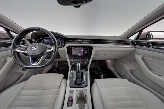 Volkswagen Passat 14 of 30