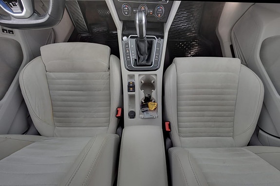 Volkswagen Passat 20 of 30