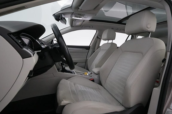 Volkswagen Passat 12 of 30