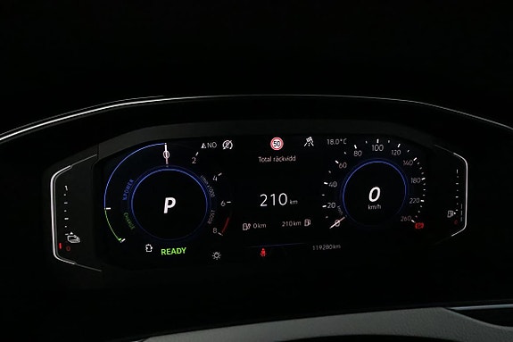 Volkswagen Passat 26 of 30