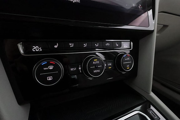 Volkswagen Passat 25 of 30