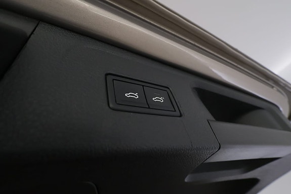 Volkswagen Passat 10 of 30