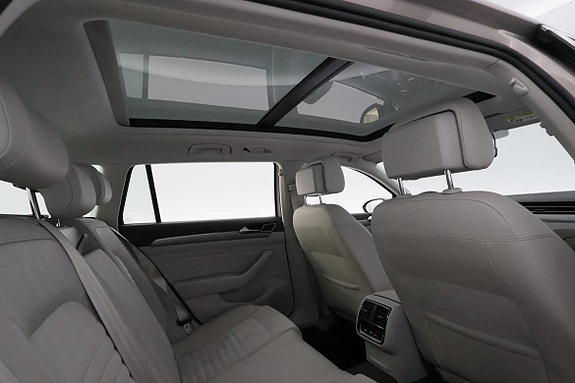 Volkswagen Passat 23 of 30