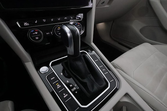Volkswagen Passat 24 of 30