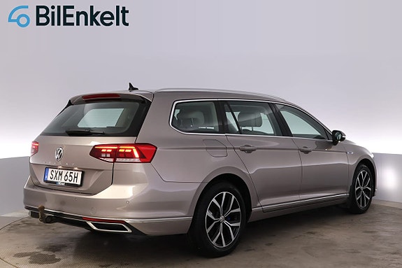 Volkswagen Passat 3 of 30