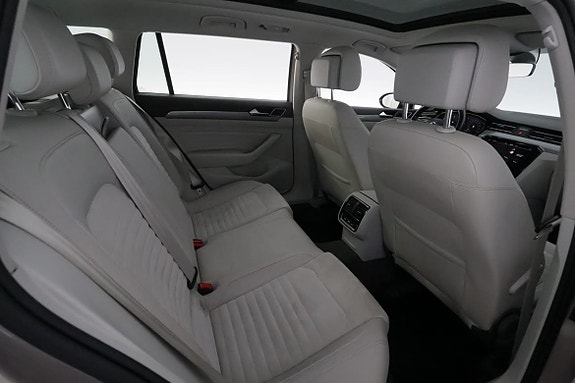 Volkswagen Passat 22 of 30