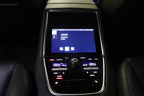 Porsche Panamera 4 14 of 30
