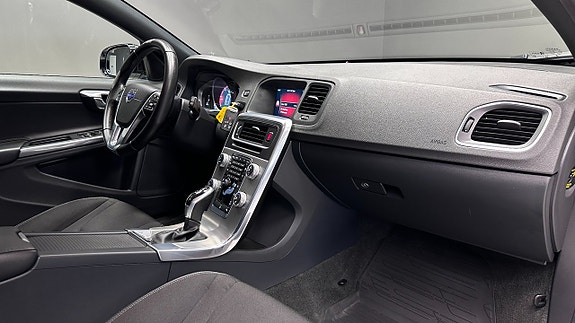 Volvo V60 Cross Country 7 of 20
