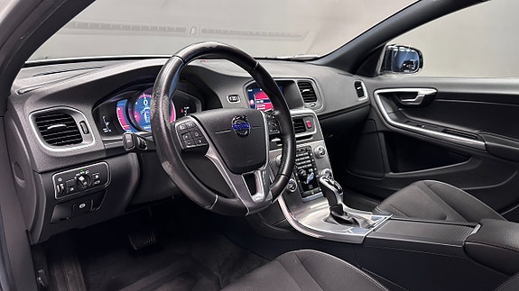 Volvo V60 Cross Country 6 of 20