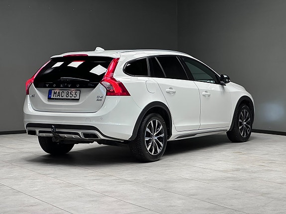 Volvo V60 Cross Country 2 of 20