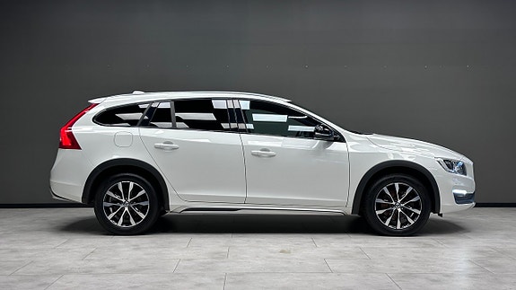 Volvo V60 Cross Country 5 of 20