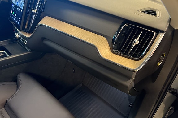 Volvo XC60 16 of 24
