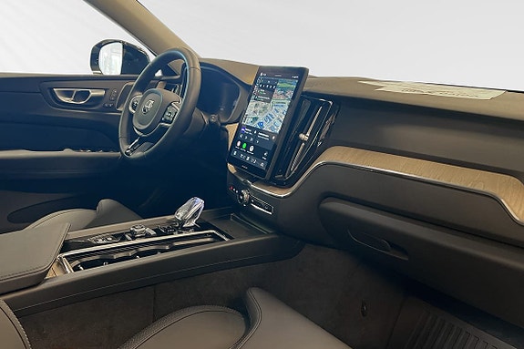 Volvo XC60 10 of 24