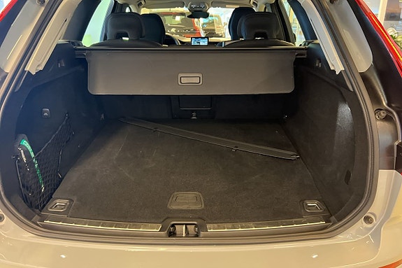Volvo XC60 14 of 24