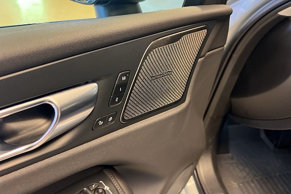 Volvo XC60 17 of 24