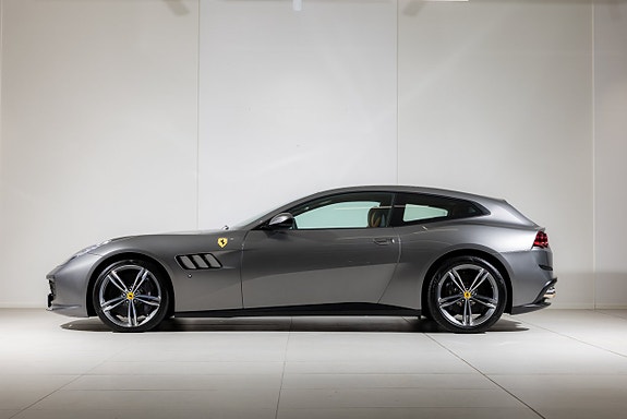 Ferrari Lusso 2 of 20