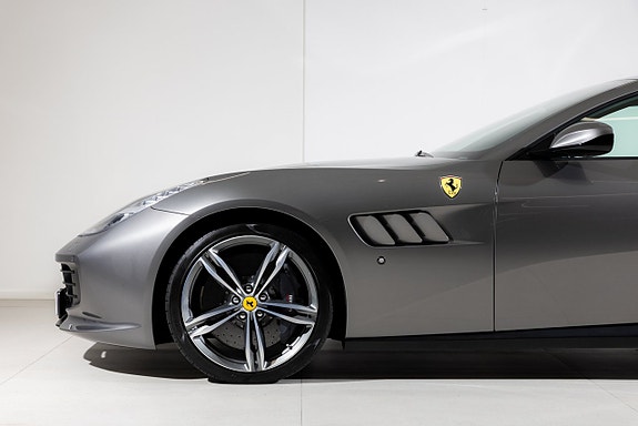 Ferrari Lusso 3 of 20