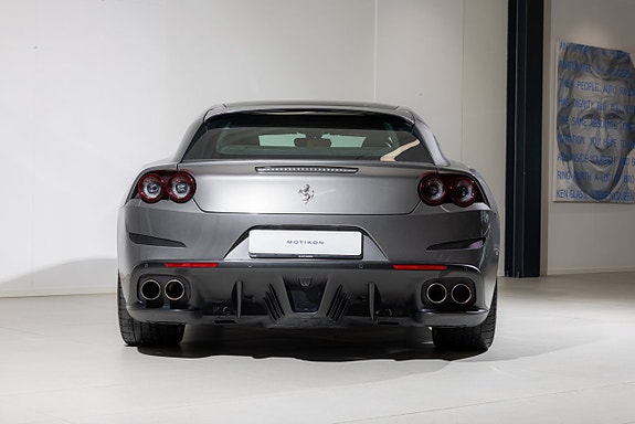 Ferrari Lusso 6 of 20