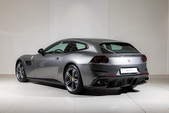 Ferrari Lusso 5 of 20