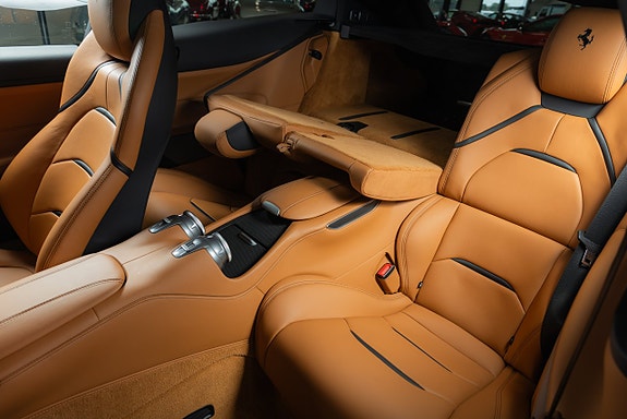 Ferrari Lusso 18 of 20