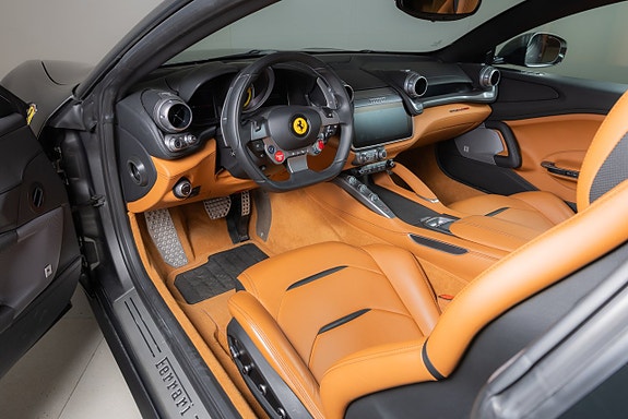 Ferrari Lusso 13 of 20