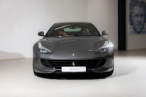 Ferrari Lusso 10 of 20